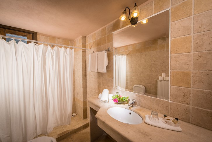 Three Room Apartment Two Bathrooms